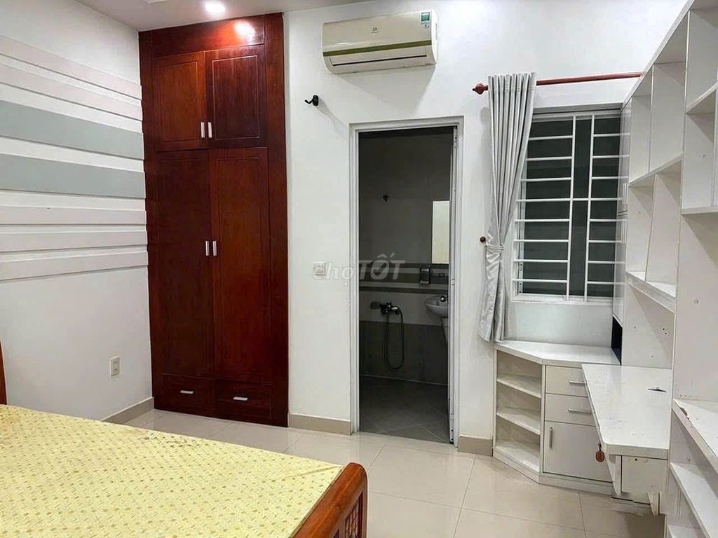 The original two bedrooms, two bathrooms in front of the house, maybe a little 730, Q's. Phú Nhuận