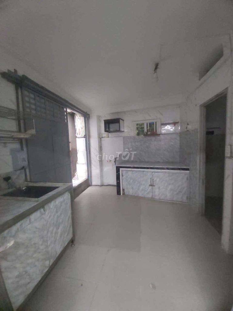 Rent a house 1 st floor 4.2 m with 3 pm power, 7 mm 10 million a month.