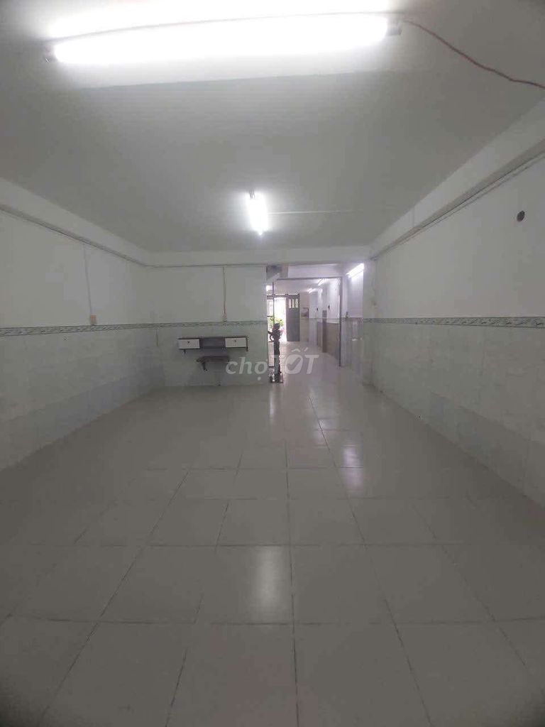 Rent a house 1 st floor 4.2 m with 3 pm power, 7 mm 10 million a month.