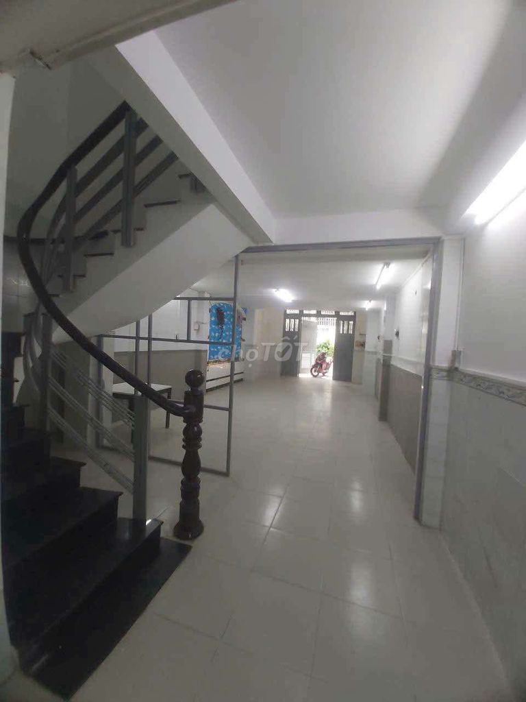 Rent a house 1 st floor 4.2 m with 3 pm power, 7 mm 10 million a month.