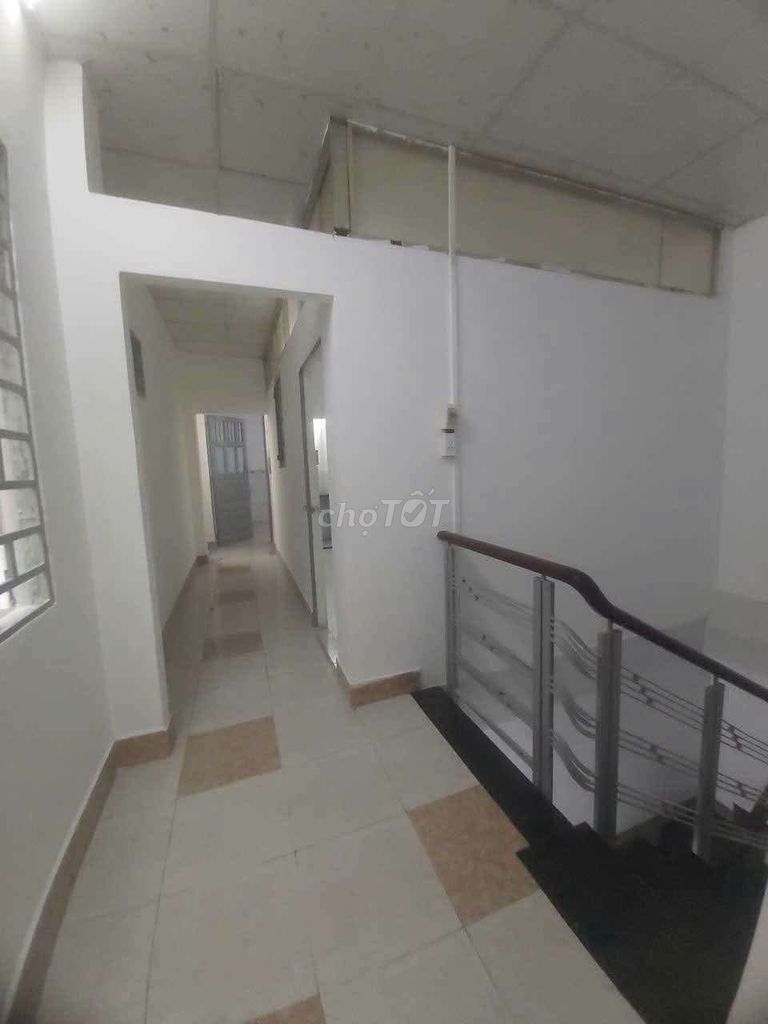 Rent a house 1 st floor 4.2 m with 3 pm power, 7 mm 10 million a month.