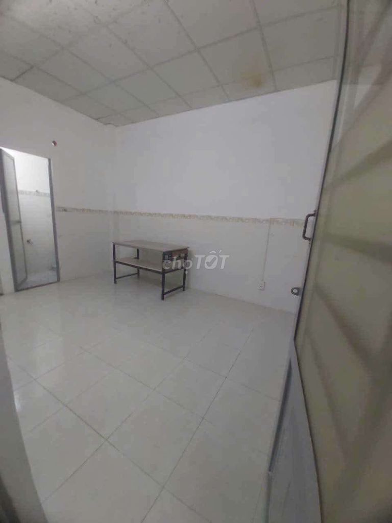 Rent a house 1 st floor 4.2 m with 3 pm power, 7 mm 10 million a month.