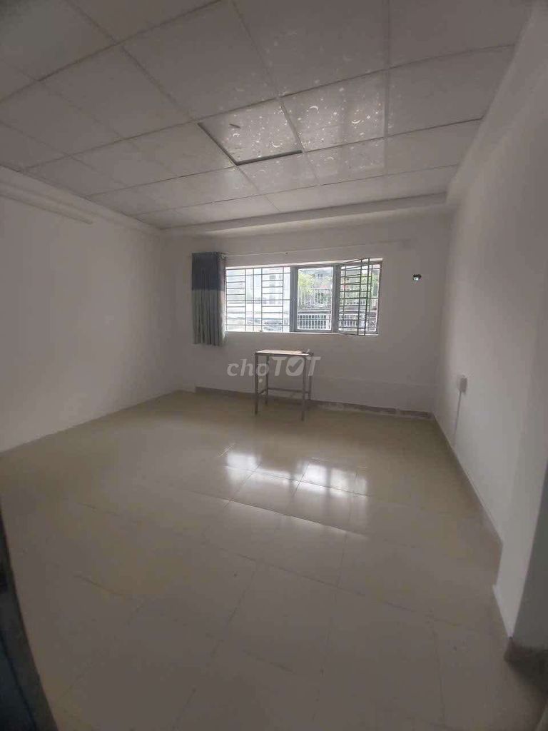 Rent a house 1 st floor 4.2 m with 3 pm power, 7 mm 10 million a month.