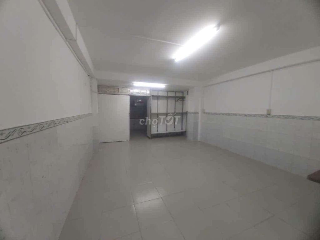 Rent a house 1 st floor 4.2 m with 3 pm power, 7 mm 10 million a month.