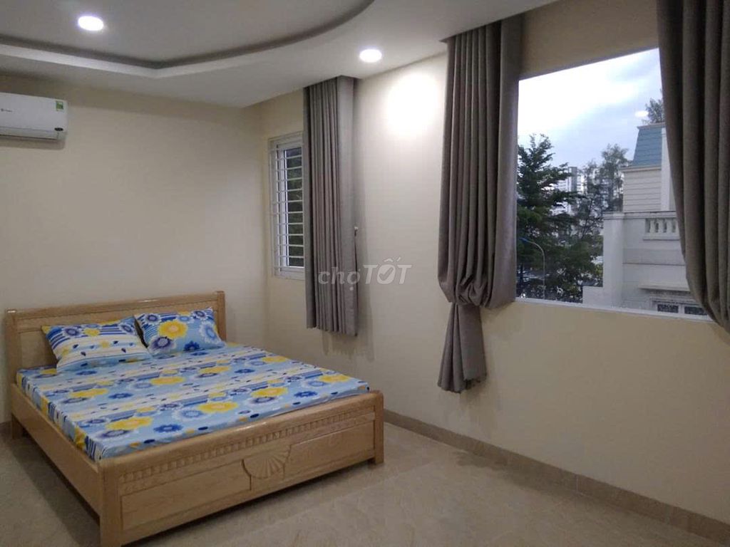 Room 207c Central Mountain: 30 meters, elevator. 650 million a month