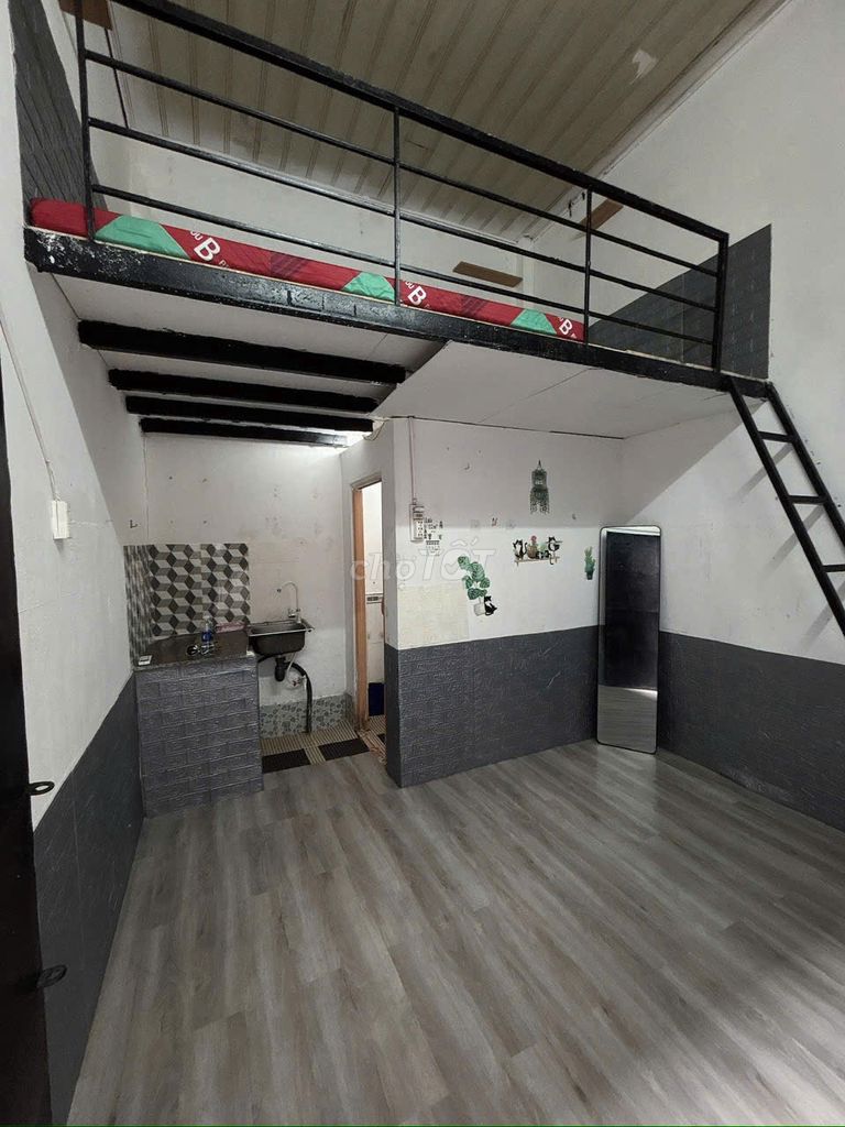 Rent a guest room at Số 47 Tân Quy.