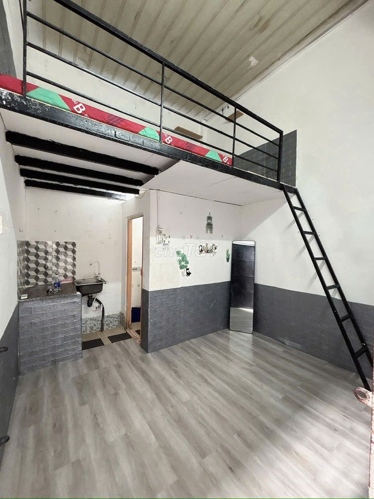Rent a guest room at Số 47 Tân Quy.