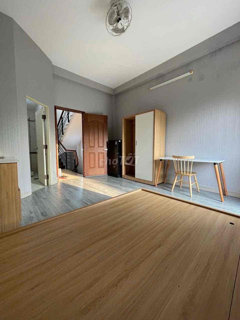 Studio is full of seven grand Royal Parks. New District Six.