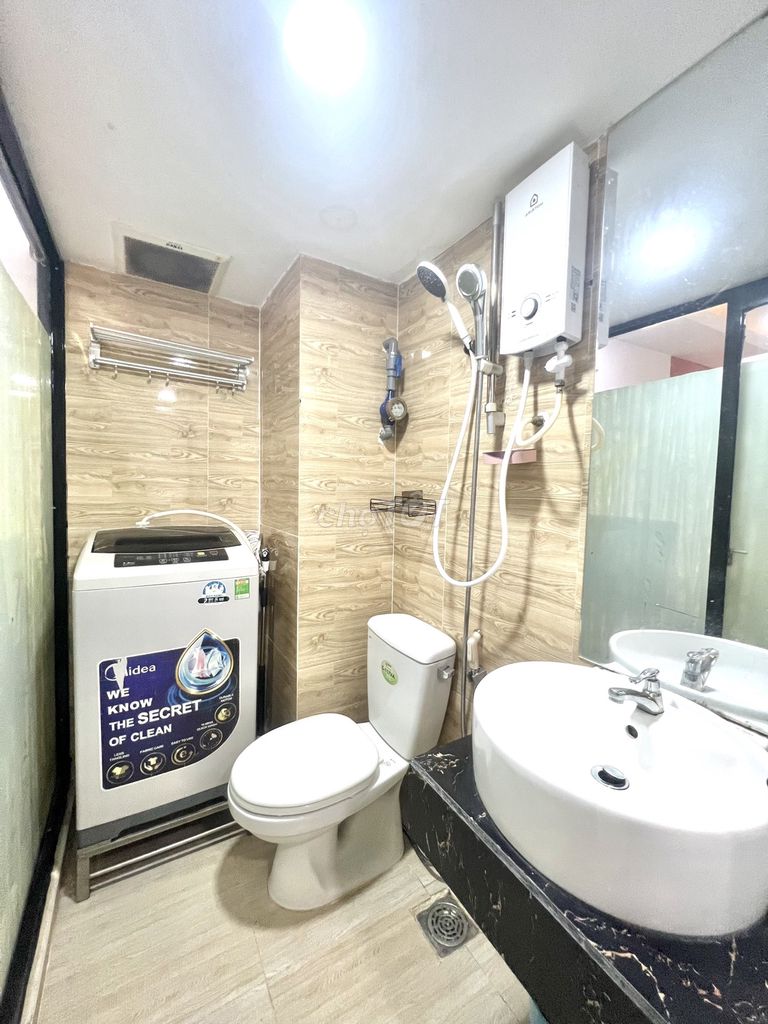 Full interior - private washing machine - 3' to the University of Criminals 5