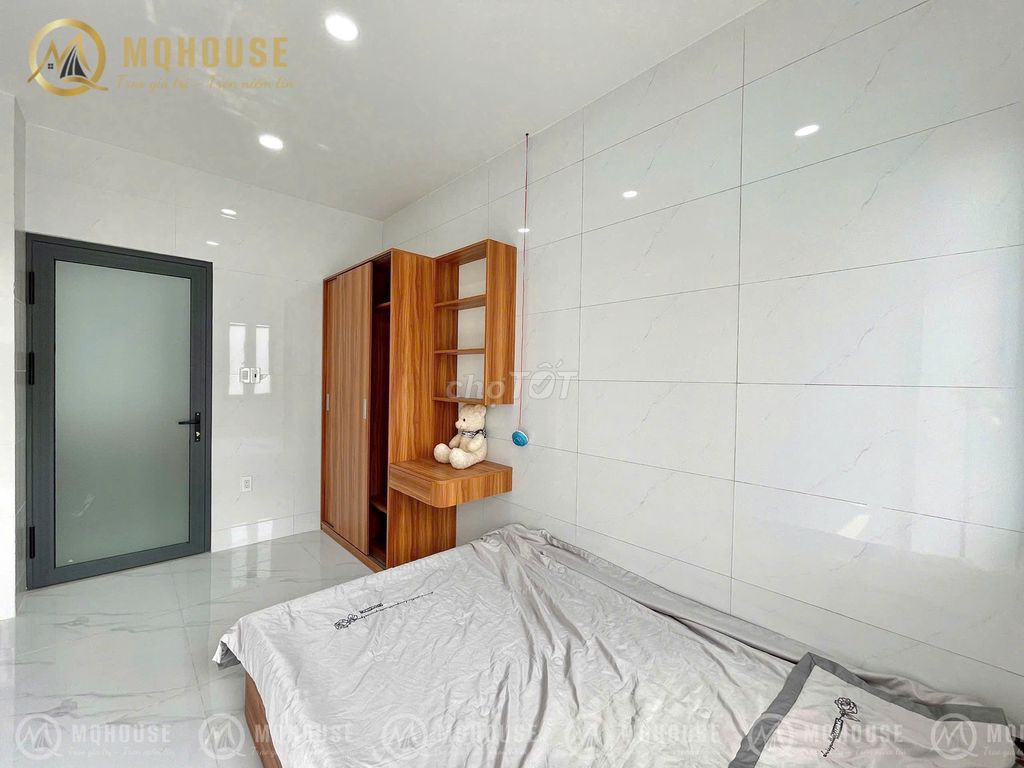 Two-foot bedrooms, two balconies, 55 meters per square degree.