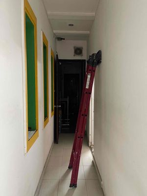There are two rooms on the first floor. A toilet with a balcony on it. Four to five people.