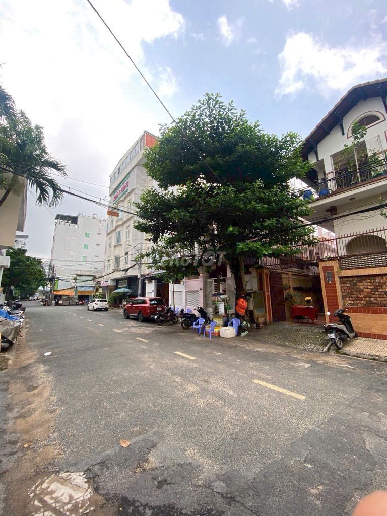 Rent the whole 24/Hoàng Dư Khương. area: 4 x 16 meters, 3 stories. 8 meters Alley