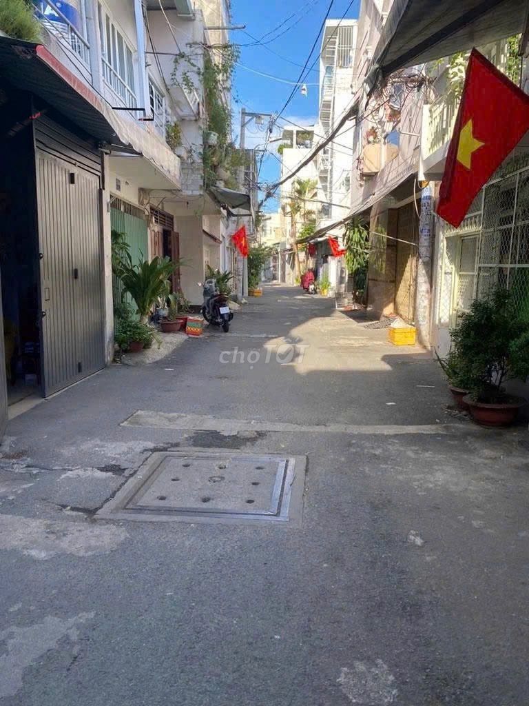 Rent an alley across the street from the department store.