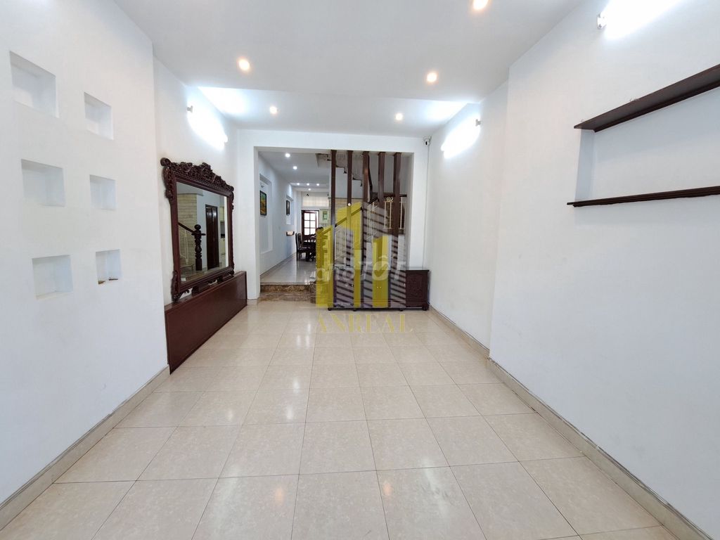 Rent the house full of furniture. Four rooms, 30 million.