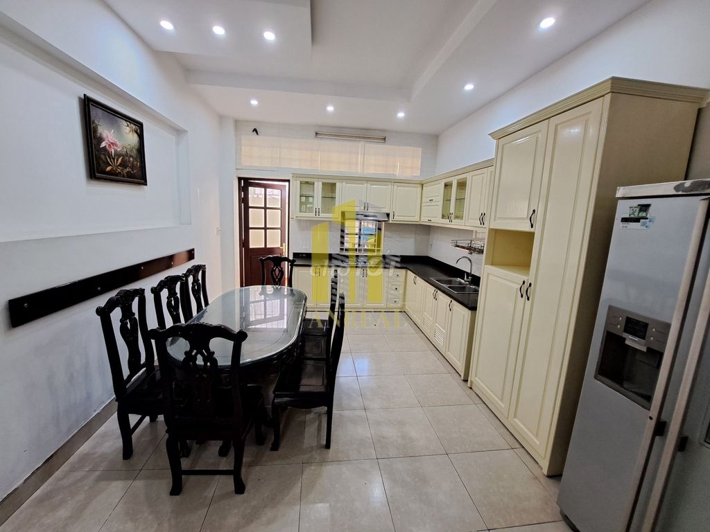 Rent the house full of furniture. Four rooms, 30 million.
