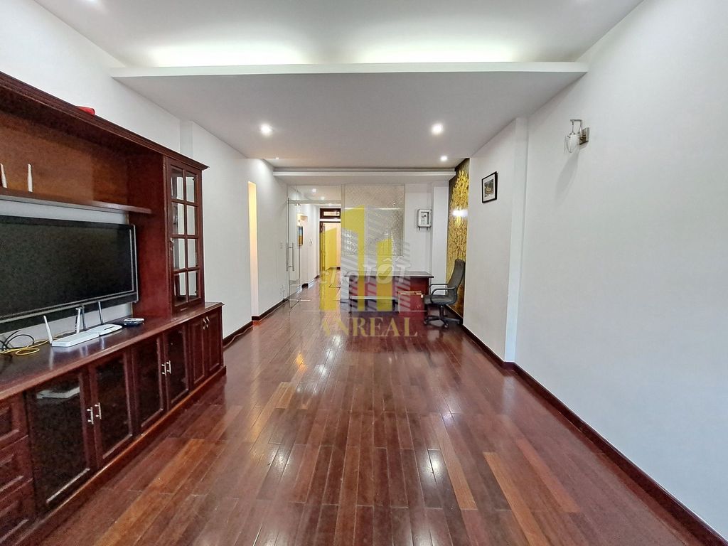 Rent the house full of furniture. Four rooms, 30 million.