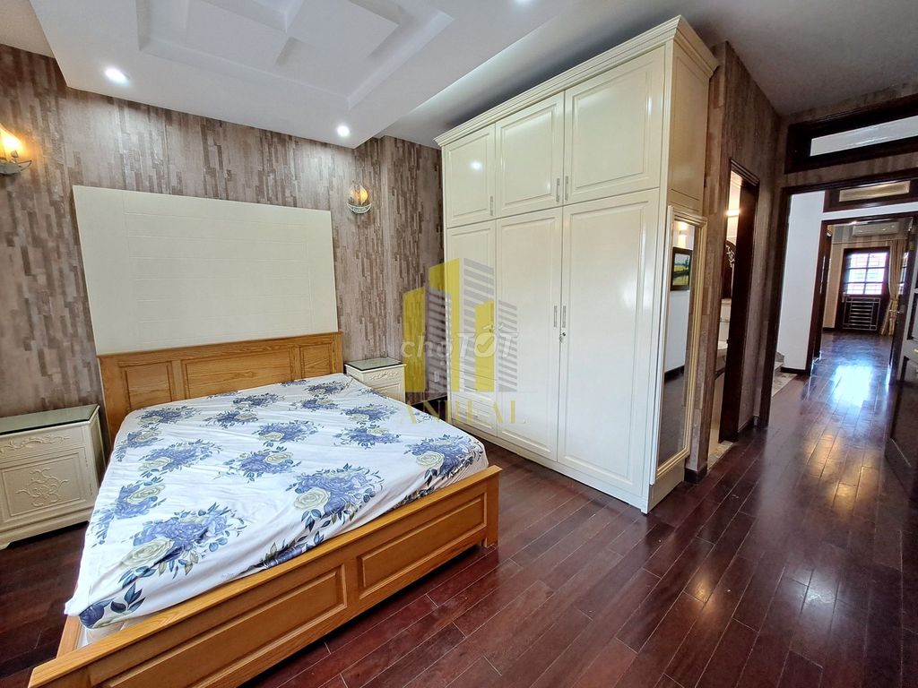 Rent the house full of furniture. Four rooms, 30 million.