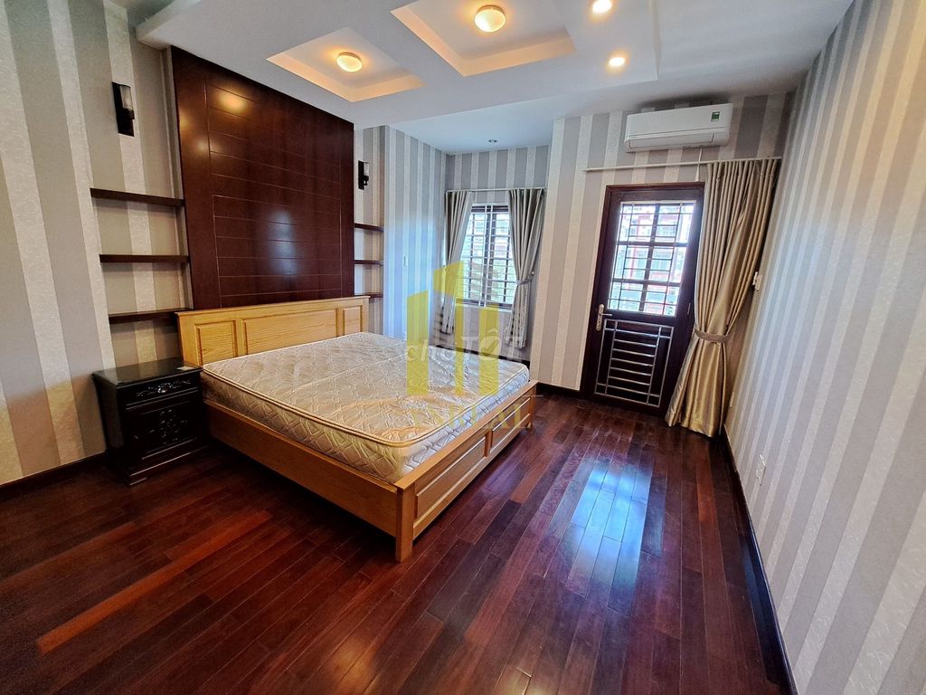 Rent the house full of furniture. Four rooms, 30 million.