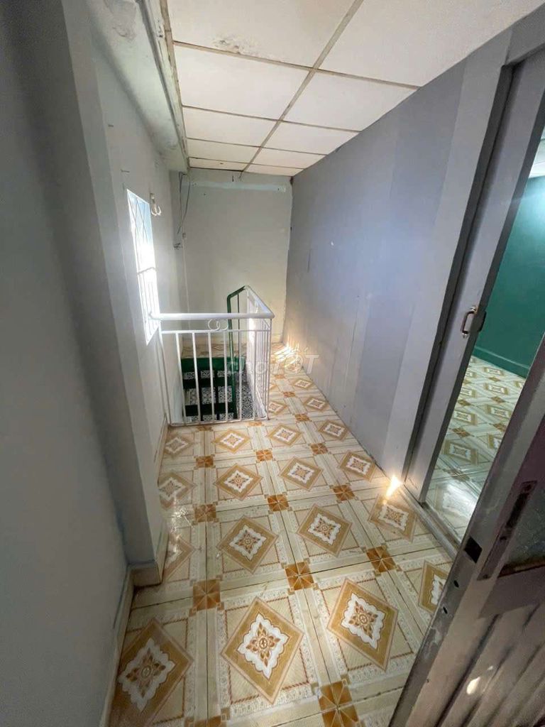 Rent the entire house at the station.