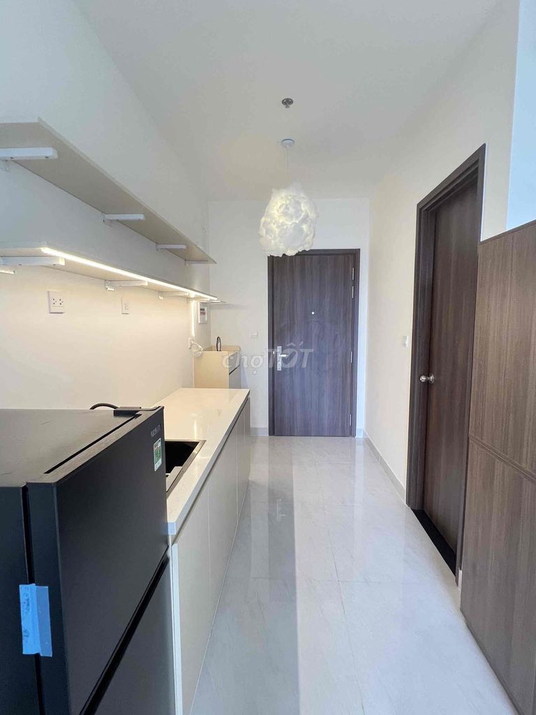 Rent Sunrise Riverside. A bedroom. A full bathroom. 35 meters.