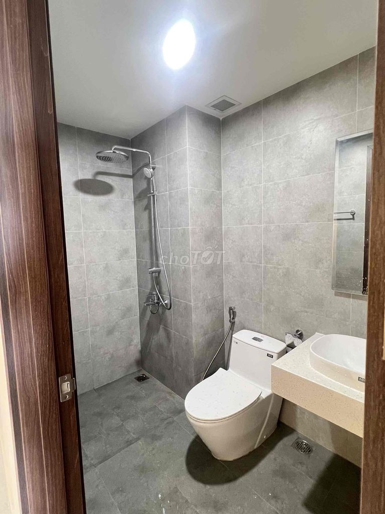 Rent Sunrise Riverside. A bedroom. A full bathroom. 35 meters.