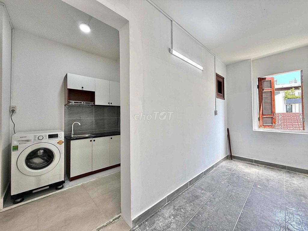 Rent a two-room apartment in the middle of a Dương Quảng Hàm street.