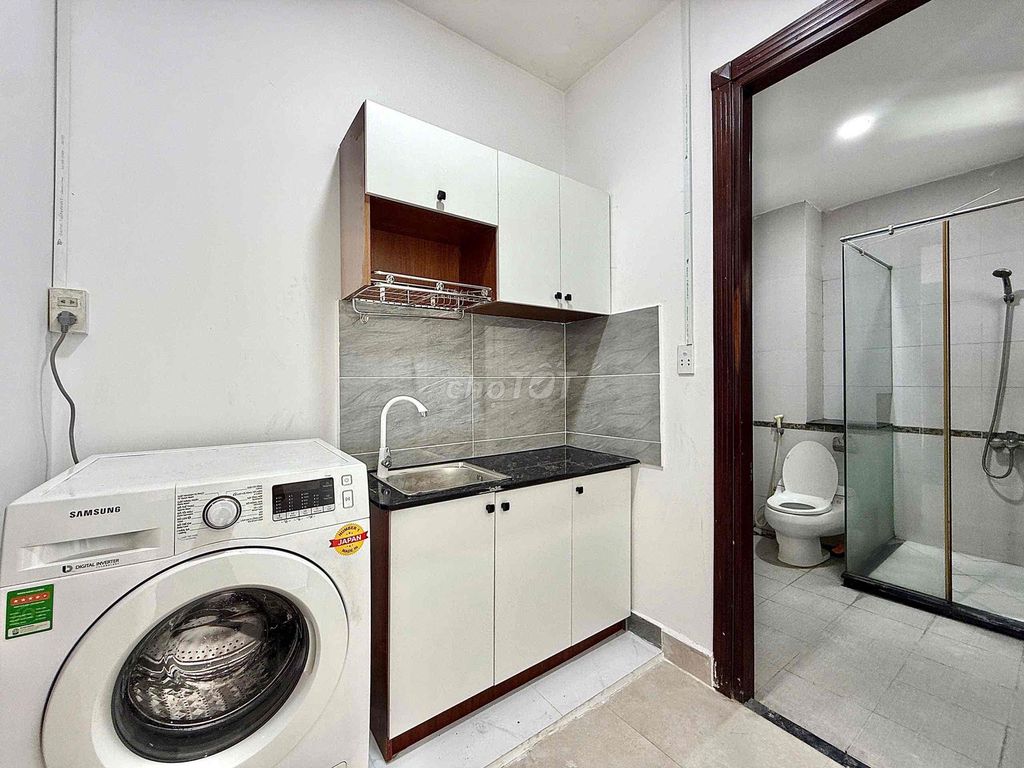 Rent a two-room apartment in the middle of a Dương Quảng Hàm street.
