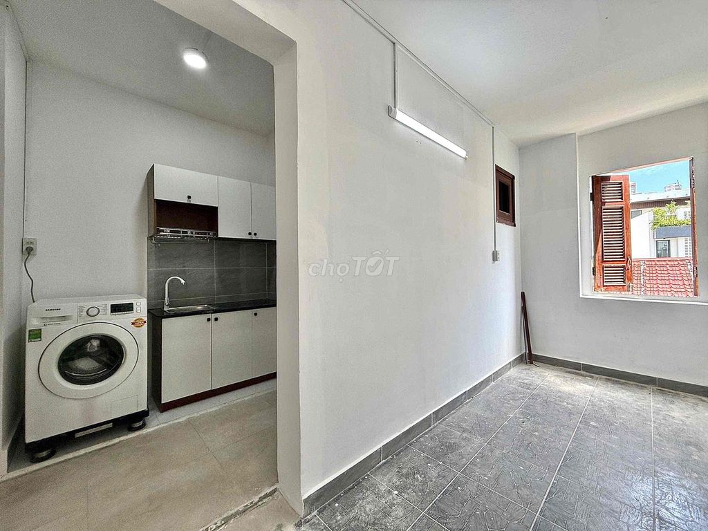 Rent a two-room apartment in the middle of a Dương Quảng Hàm street.