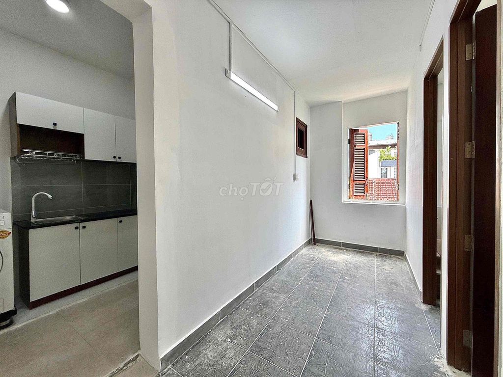Rent a two-room apartment in the middle of a Dương Quảng Hàm street.
