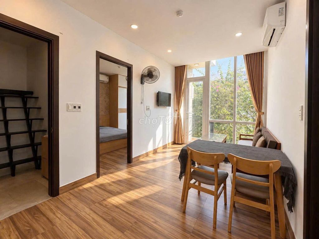 The balcony apartment. A super-striving view bedroom in Hoàng Sa District 1.