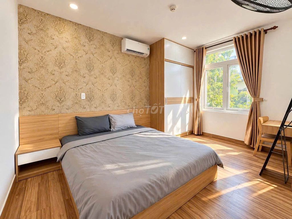 The balcony apartment. A super-striving view bedroom in Hoàng Sa District 1.