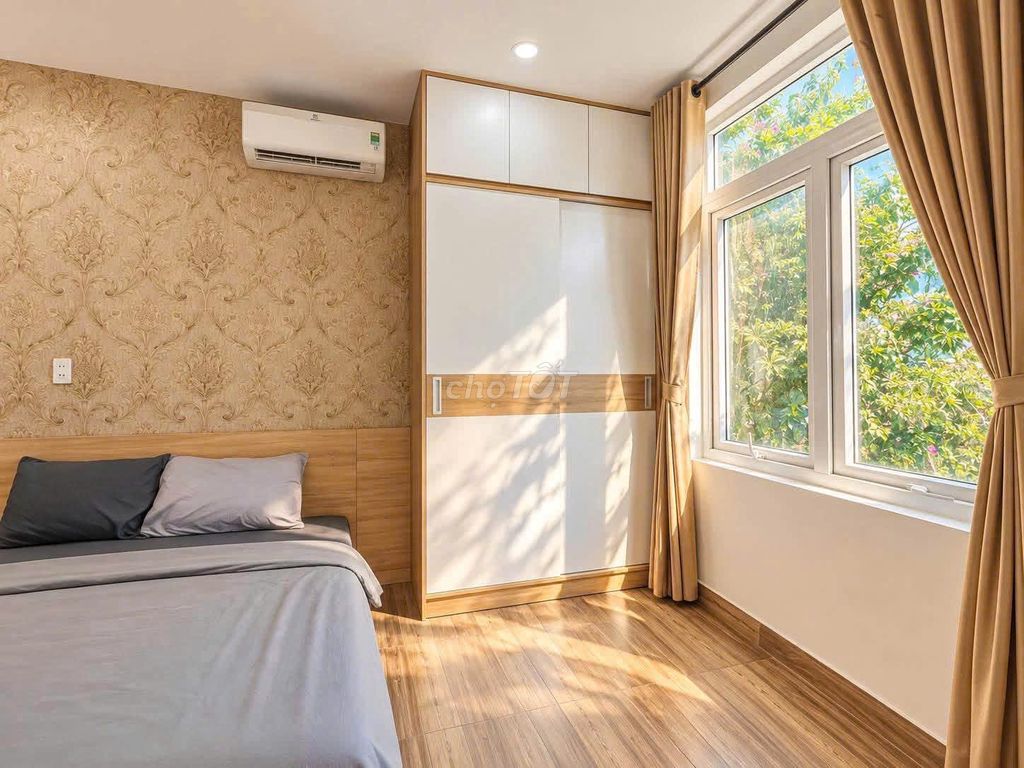 The balcony apartment. A super-striving view bedroom in Hoàng Sa District 1.