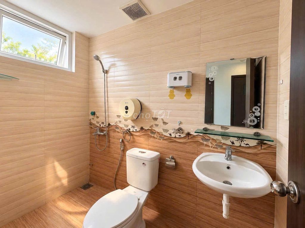 The balcony apartment. A super-striving view bedroom in Hoàng Sa District 1.