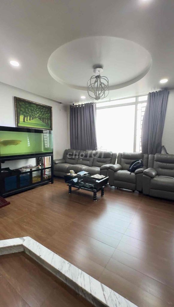 Rent the Tản Đà penthouse District 5 - 220 M2 - 4 bedrooms