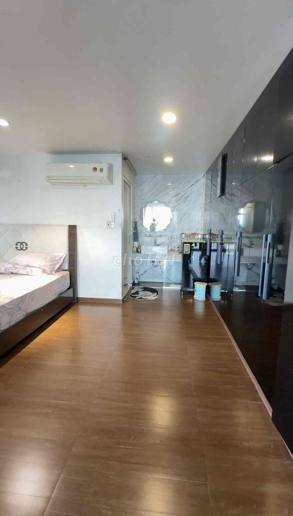 Rent the Tản Đà penthouse District 5 - 220 M2 - 4 bedrooms