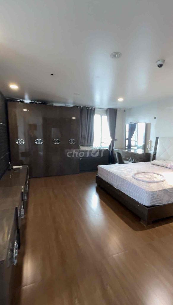 Rent the Tản Đà penthouse District 5 - 220 M2 - 4 bedrooms
