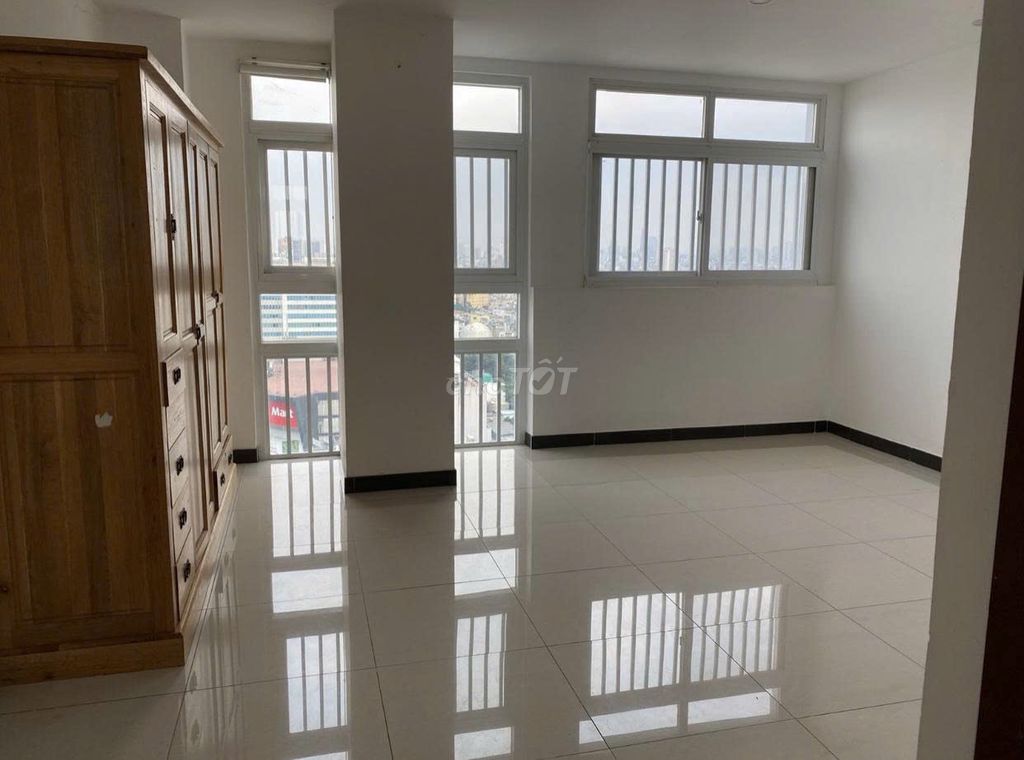 Rent Qq090 meters 4 bedrooms at 18 million a month.