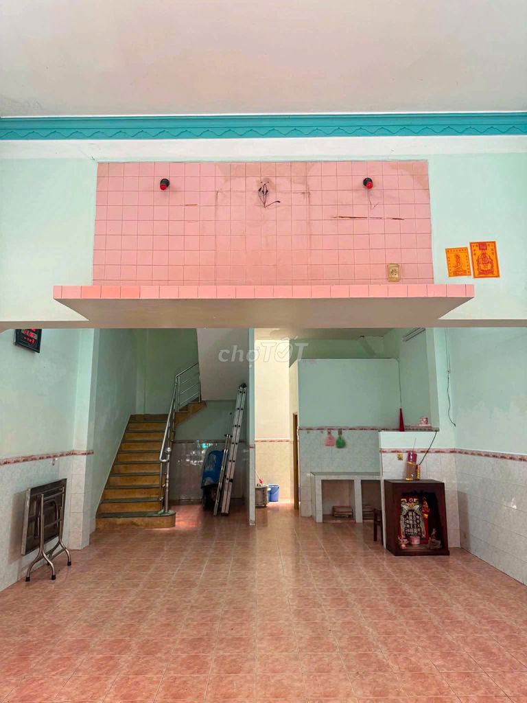 Front of Salve Market - Đội Cung, 1801 11. area: Five, five x 13 meters.