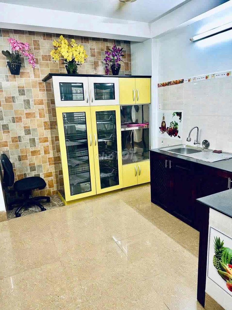 New home is  cmt8 - 4 bedrooms - the area of use: 180 M2