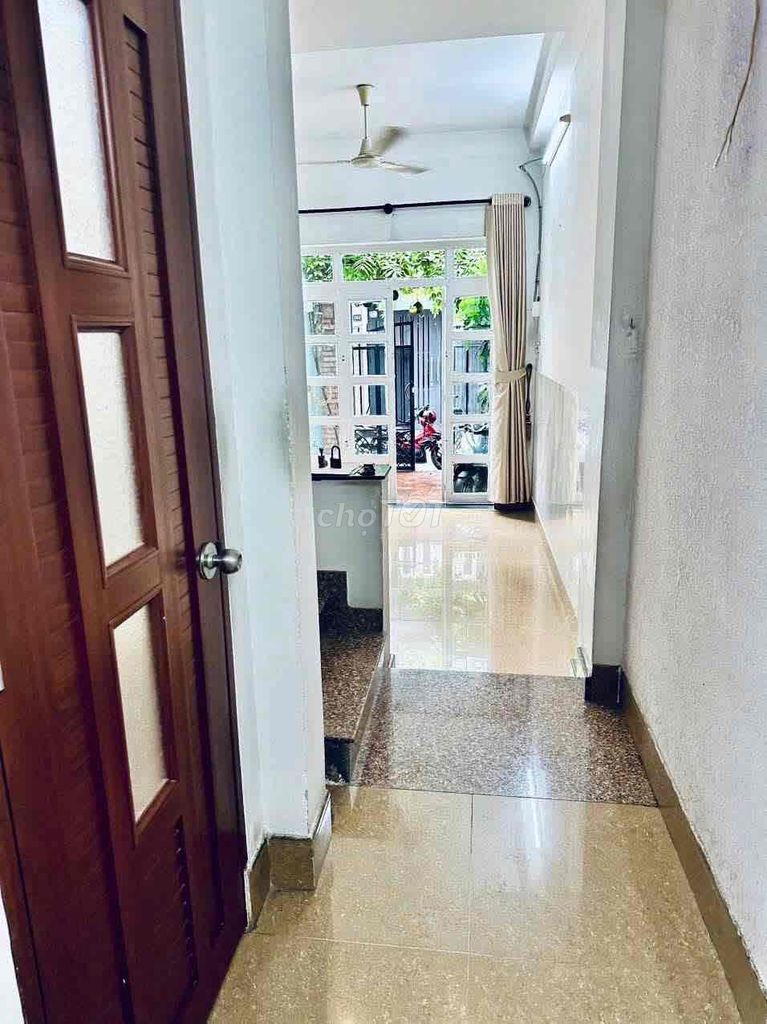 New home is  cmt8 - 4 bedrooms - the area of use: 180 M2