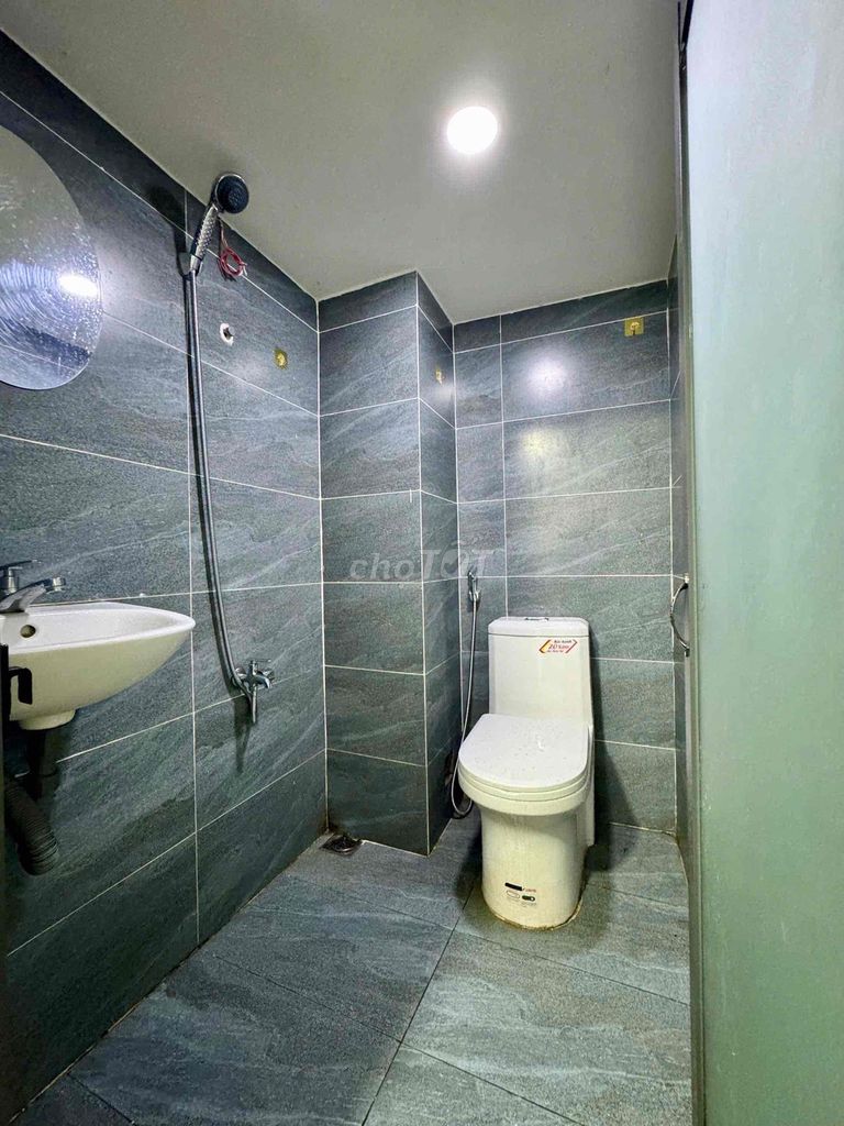 We'll rent a high-rise, 28 meters wide, in the Gò Vấp village park.