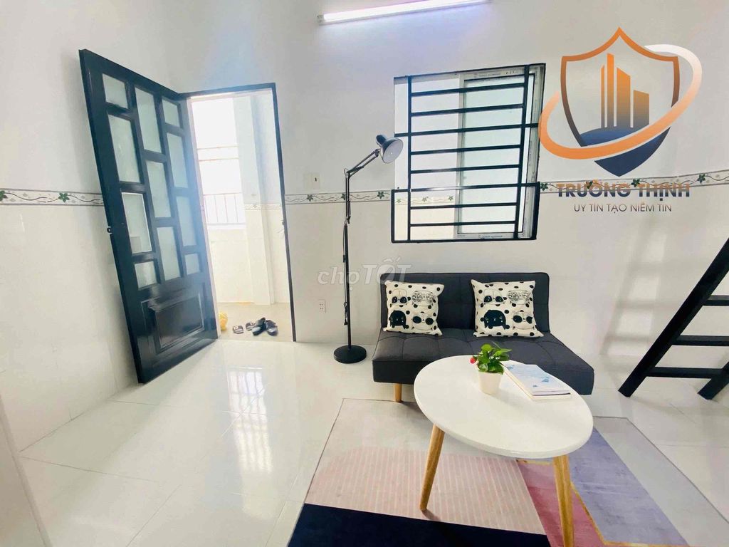 Renting Duplex Room, 200 meters through the trade, with elevators.