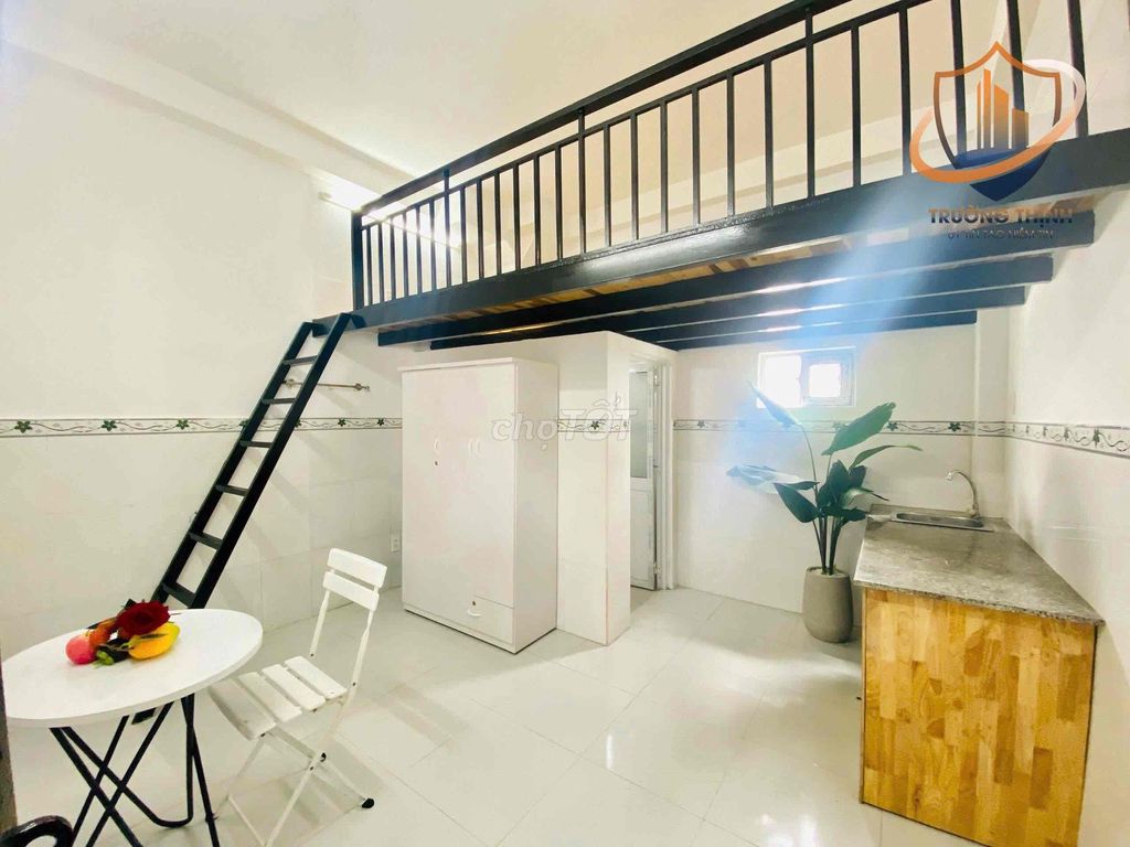 Renting Duplex Room, 200 meters through the trade, with elevators.