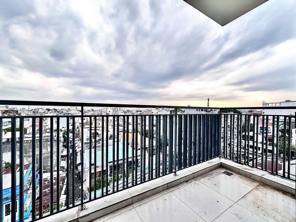 Rent Dupex balcony, elevators right down the five-tubble strip.