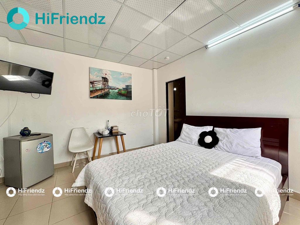 Rent a balcony studio full interior right on F board of 3rd.