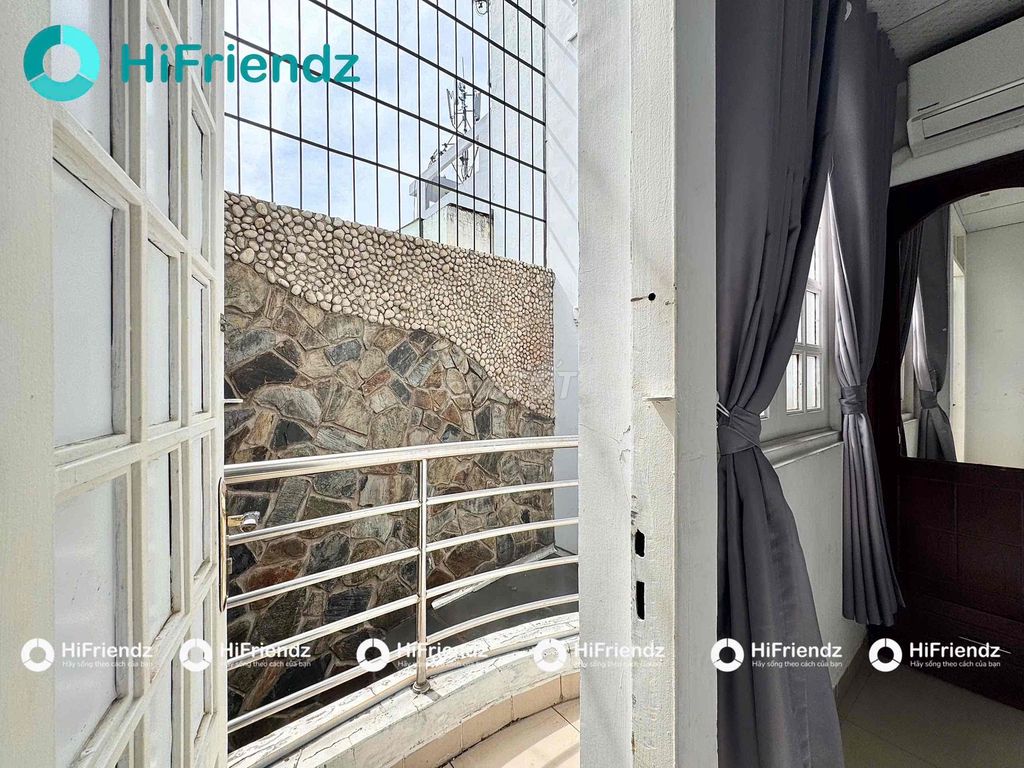 Rent a balcony studio full interior right on F board of 3rd.