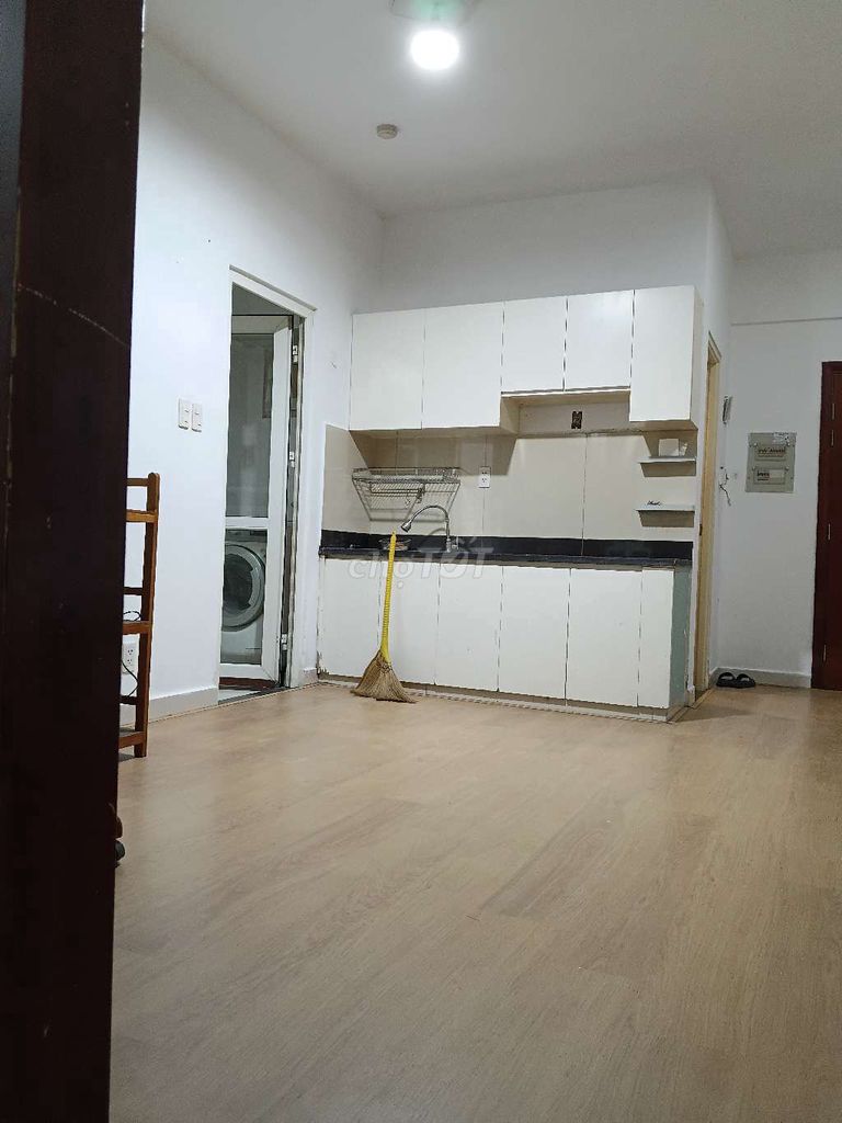 Rent Sunview Town Hiệp Bình Phước, face the lead market.