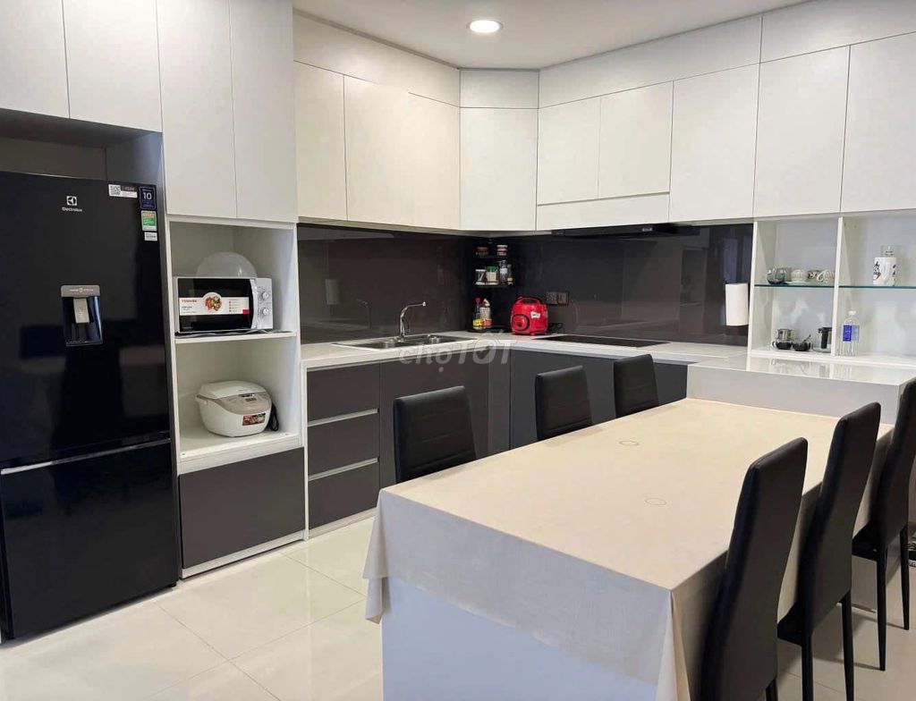 C/c Moscow Tower-Chingung: The 3 p square root, the high-end interior costs 12 million a month.