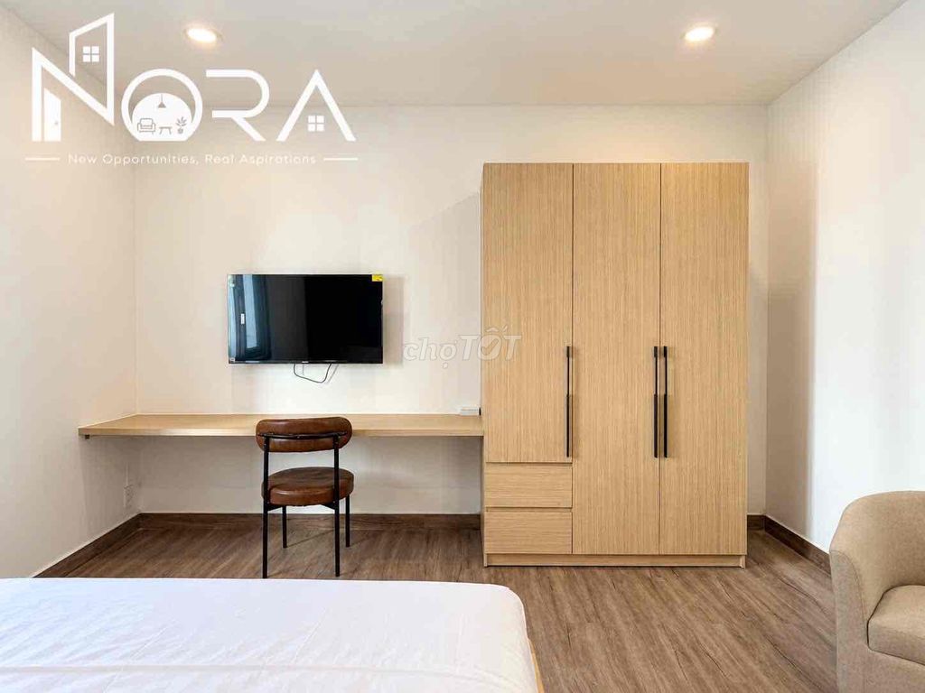 The apartment is a full bedroom with Bùi Thị Xuân balcony furniture.