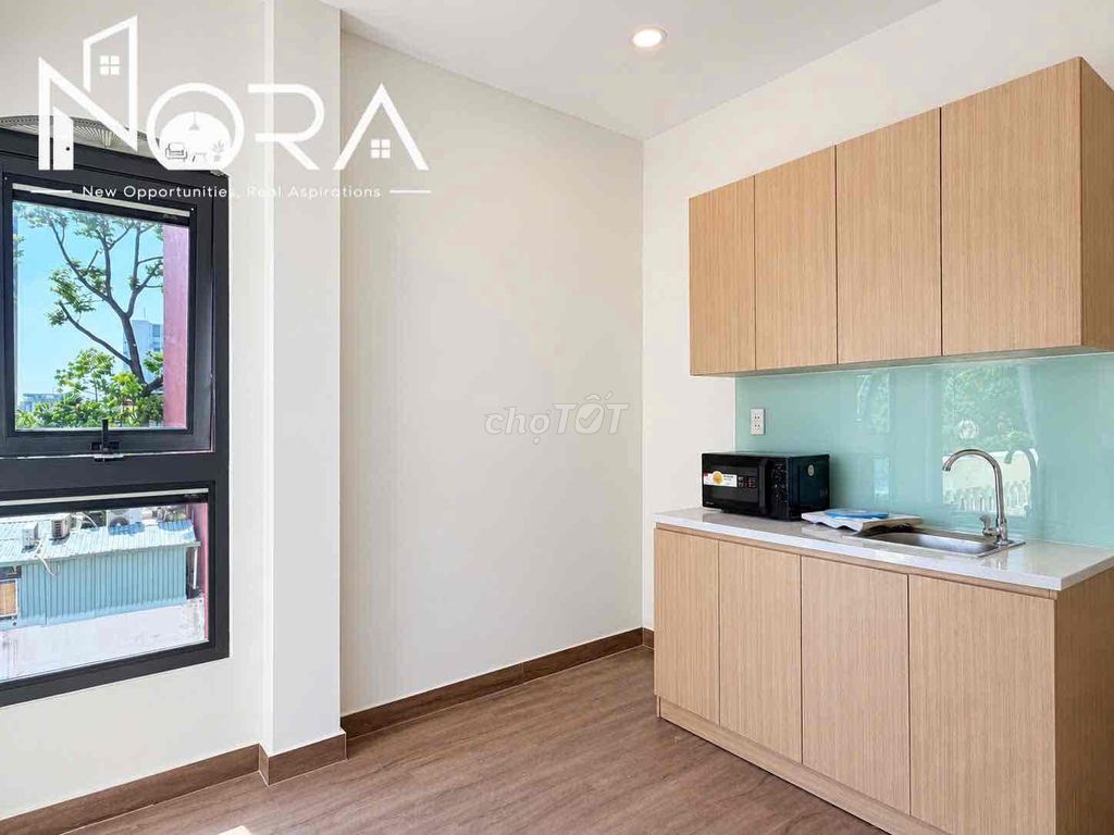 The apartment is a full bedroom with Bùi Thị Xuân balcony furniture.
